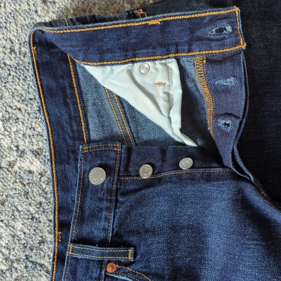 Women's LEVI'S Buttonfly Jean Shorts EUC - Picture 4 of 8